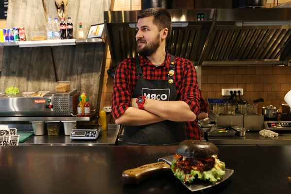 На фото — шеф-повар, совладелец «Мясоруба» Александр Купченко На фото — шеф-повар, совладелец «Мясоруба» Александр Купченко 