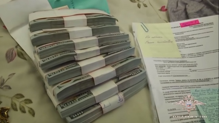 Житель Норильска украл у соседа по квартире 100 тысяч долларов и успел купить дом на юге России