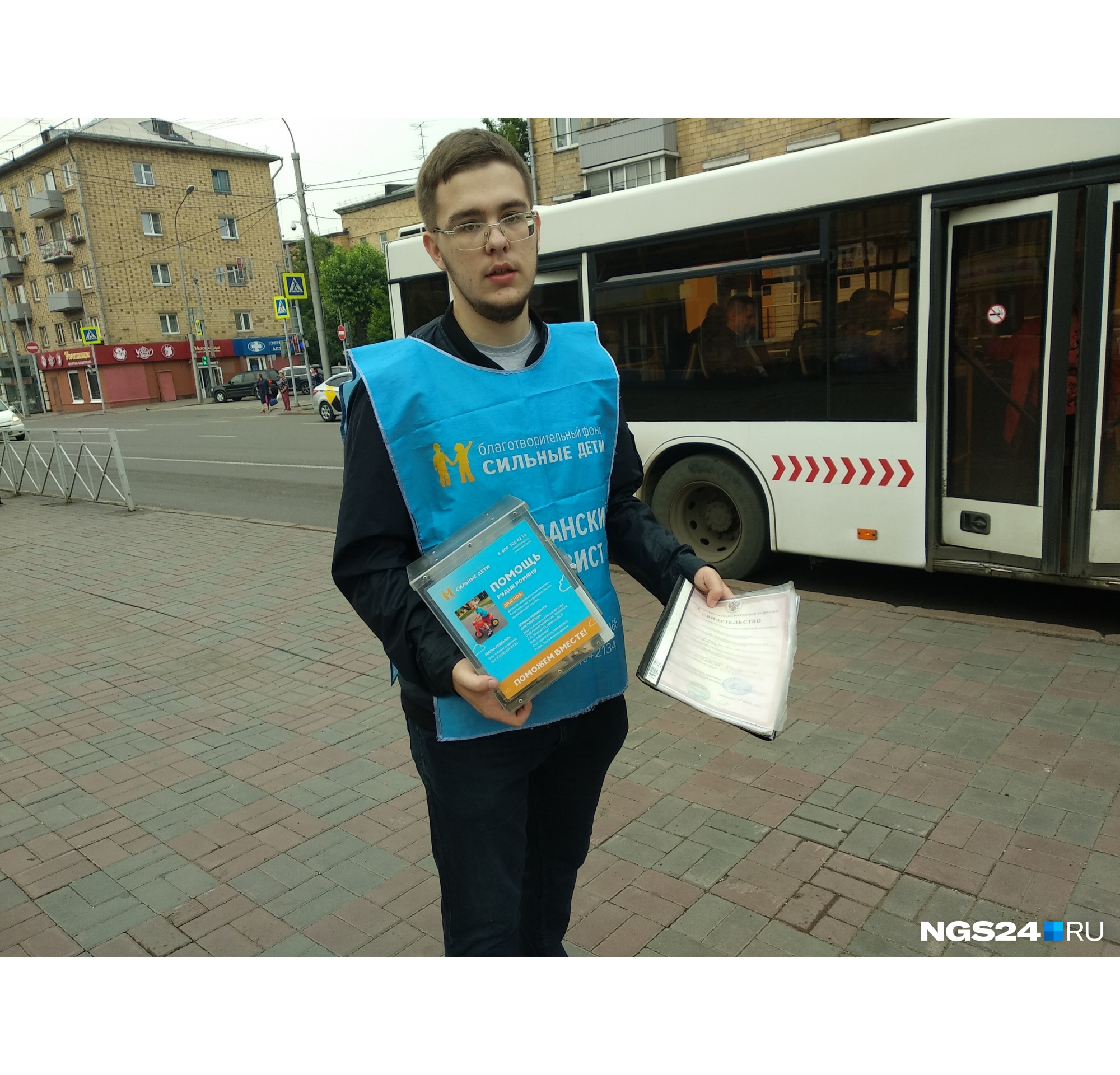 Гражданский активист сразу же готов предоставить лицензию, отвечая на вопрос о законности его действий Гражданский активист сразу же готов предоставить лицензию, отвечая на вопрос о законности его действий