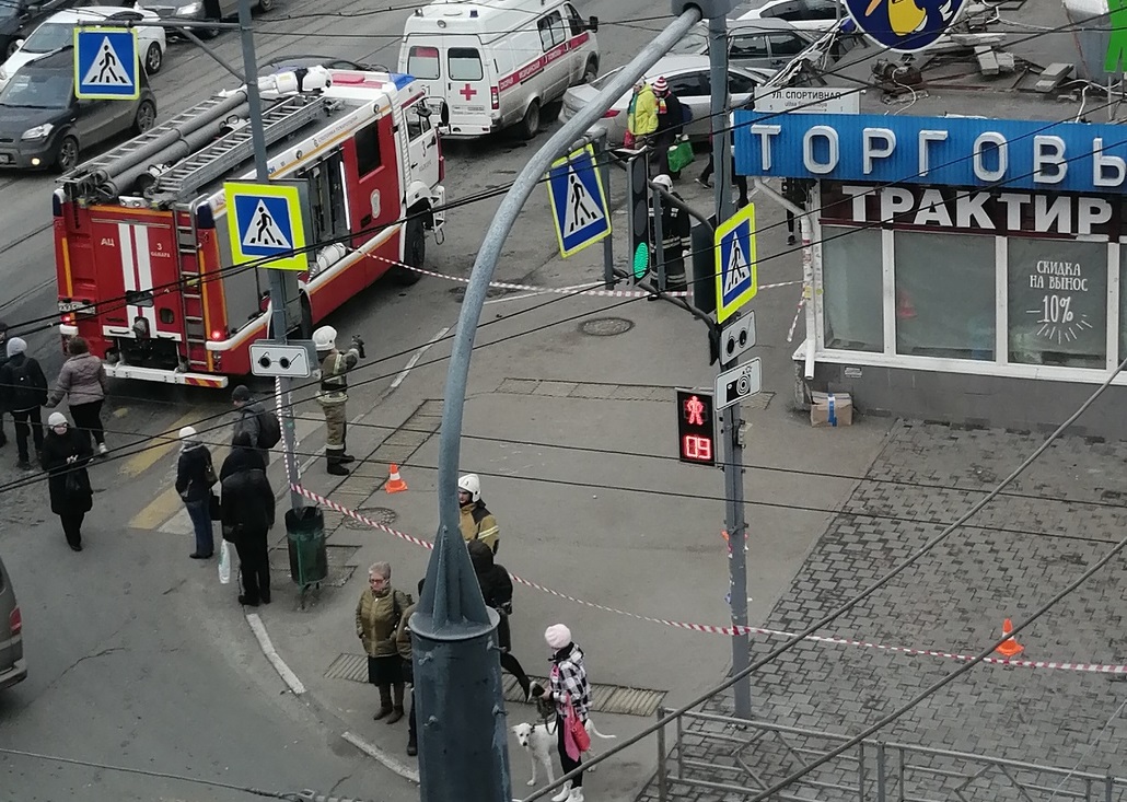 «Думали, что бомба!»: в Самаре из-за брошенной коробки перекрывали улицу у железнодорожного вокзала