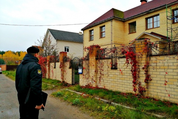 Этот особняк стоит в Заволжском районе на одном из Хуторских переулков Этот особняк стоит в Заволжском районе на одном из Хуторских переулков