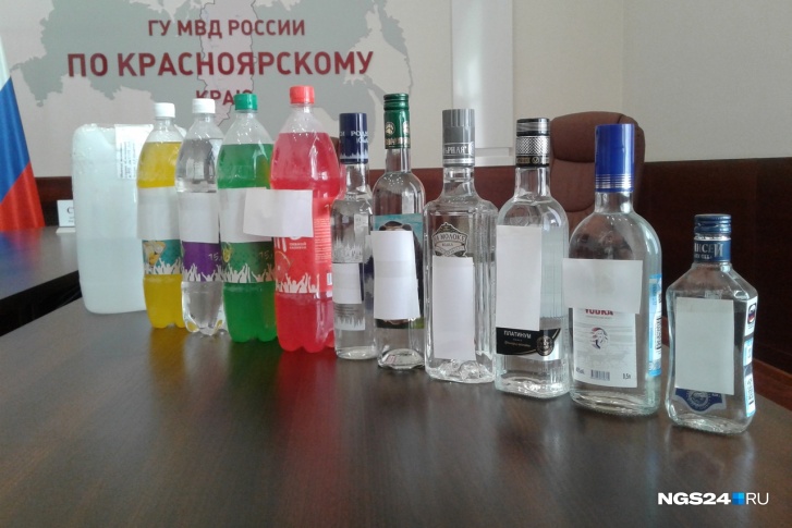Как рассказали полицейские, определить подделку крепкого алкоголя намного проще, чем в слабоалкогольных напитках Как рассказали полицейские, определить подделку крепкого алкоголя намного проще, чем в слабоалкогольных напитках