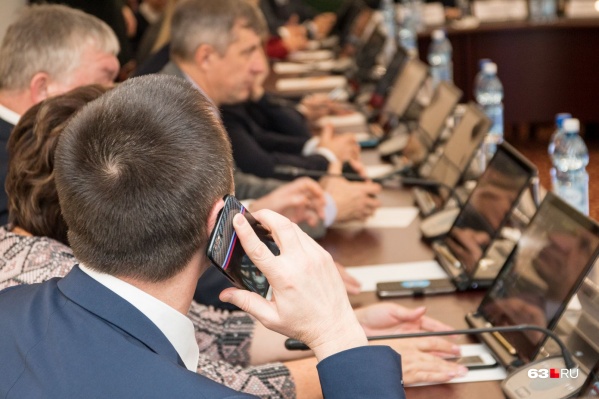 Нынешний состав парламента работает с 2015 года Нынешний состав парламента работает с 2015 года