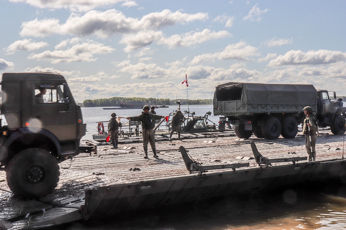 В Самарской области военные испытали в деле 720-тонный паром для переброски  техники через Волгу | 29.08.2019 | Тольятти - БезФормата