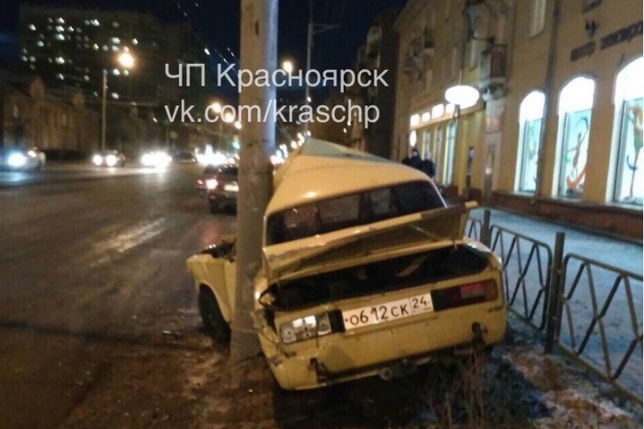 По свидетельству очевидцев, авария произошла на улице Калинина примерно в 18:00