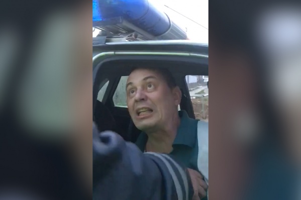 Задержанный был очень агрессивен и пообещал инспекторам ДПС, что они пожалеют Задержанный был очень агрессивен и пообещал инспекторам ДПС, что они пожалеют
