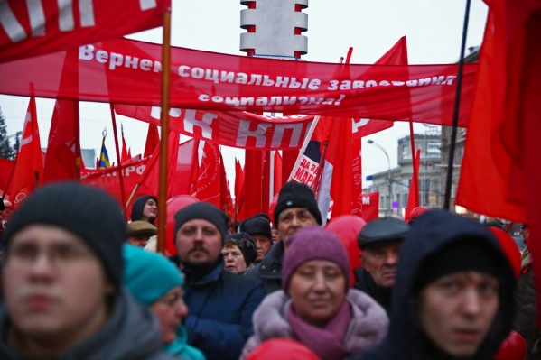 По центральной аллее Красного проспекта пройдёт демонстрация в честь 102-летия Октябрьской революции По центральной аллее Красного проспекта пройдёт демонстрация в честь 102-летия Октябрьской революции