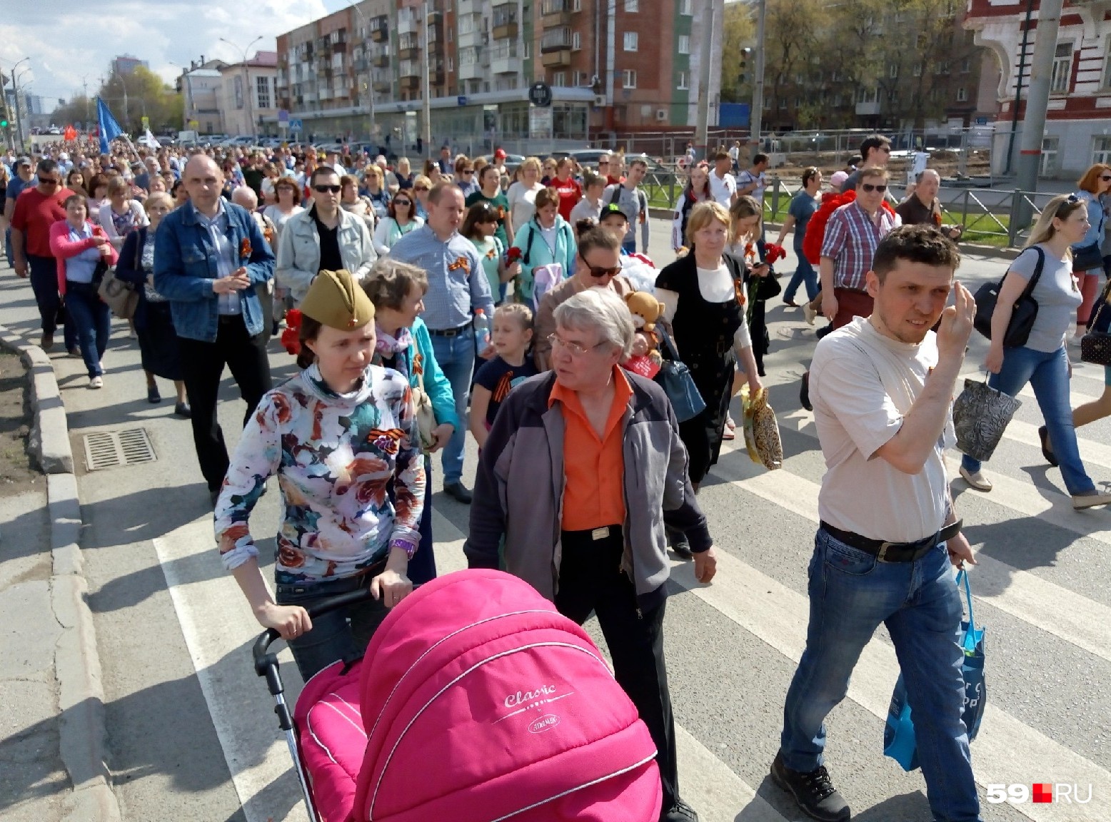 К шествию присоединились многие жители района К шествию присоединились многие жители района