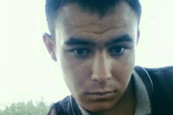 Этого молодого человека ищут уже больше двух недель Этого молодого человека ищут уже больше двух недель