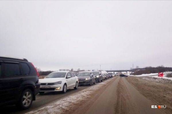 Огромная пробка со стороны Верхней Пышмы в Екатеринбург Огромная пробка со стороны Верхней Пышмы в Екатеринбург