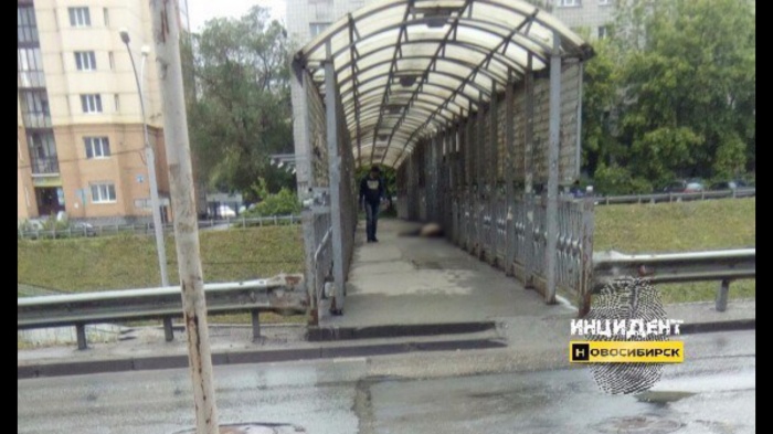 В переходе на Ипподромской новосибирцы обнаружили труп мужчины (фото)