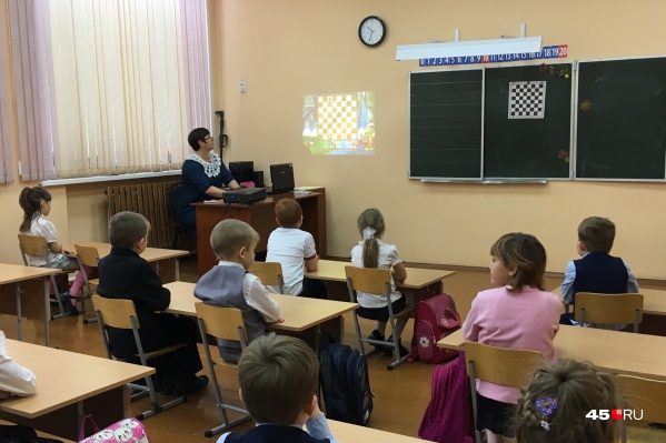 Зауральские чиновники считают, что реорганизация школ и детсадов позволит учить детей в единой системе и улучшит качество образования Зауральские чиновники считают, что реорганизация школ и детсадов позволит учить детей в единой системе и улучшит качество образования