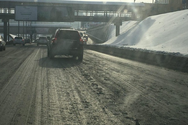 В грязи утопают крупные городские магистрали В грязи утопают крупные городские магистрали