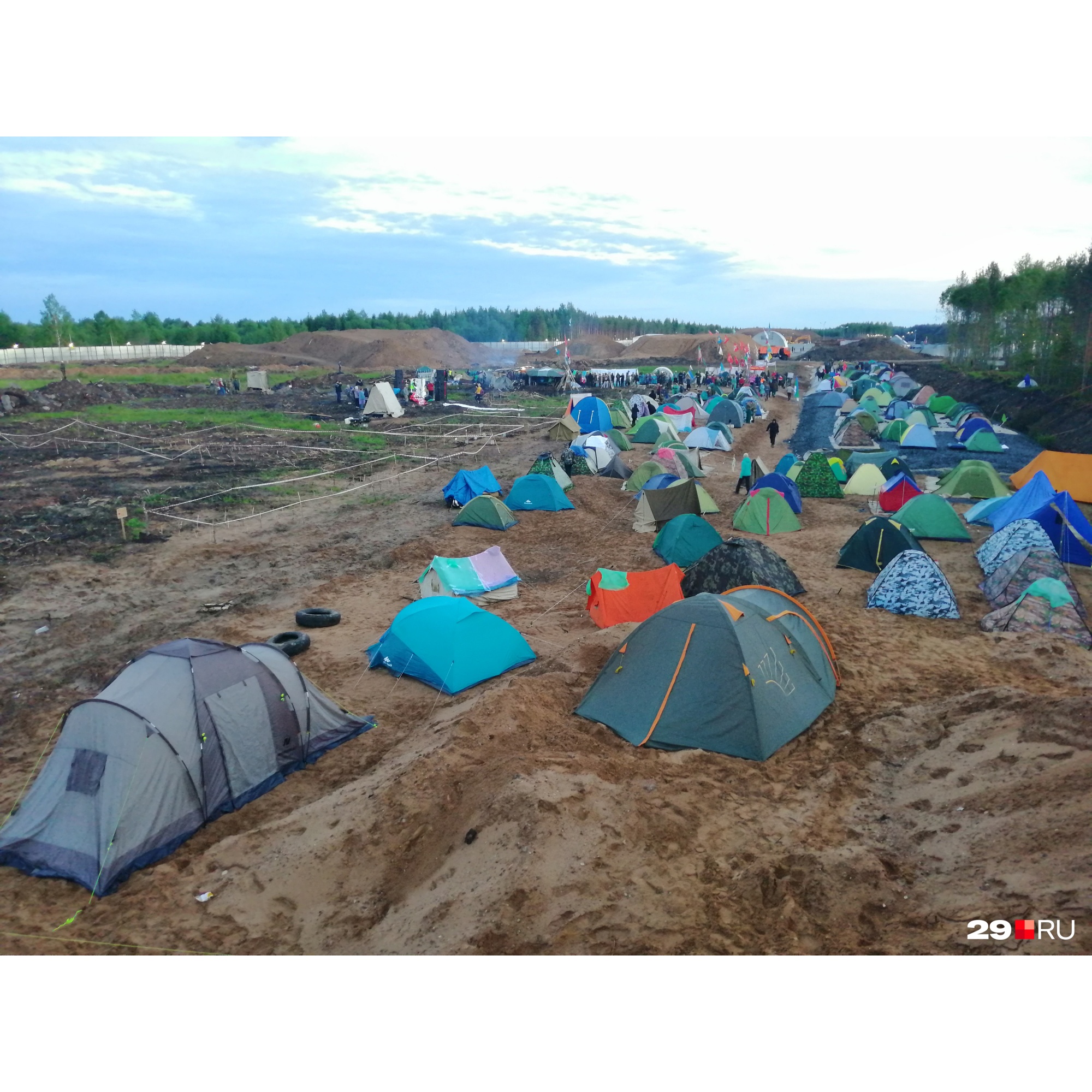 20 июня люди поставили рекорд по количеству человек, приехавших на Шиес 20 июня люди поставили рекорд по количеству человек, приехавших на Шиес