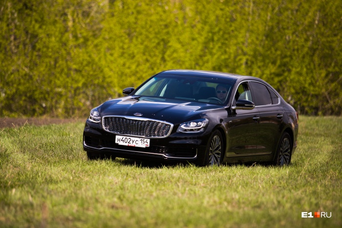 Это как бы мерседесовский S-класс (или BMW 7 серии), но для тех, у кого нет лишних 4–5 миллионов рублей Это как бы мерседесовский S-класс (или BMW 7 серии), но для тех, у кого нет лишних 4–5 миллионов рублей