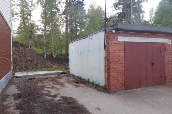 Ребенок погиб в результате падения на него плиты Ребенок погиб в результате падения на него плиты