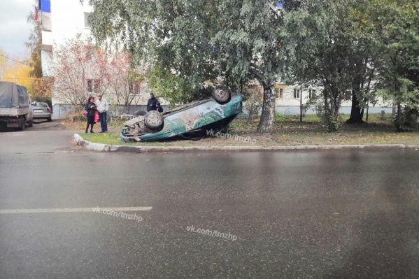 Не прошло и нескольких минут после ДТП, а в салоне уже никого... Не прошло и нескольких минут после ДТП, а в салоне уже никого...
