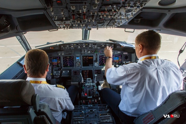 Экипаж Boeing-737 передал курильщика в заботливые руки волгоградских полицейских Экипаж Boeing-737 передал курильщика в заботливые руки волгоградских полицейских
