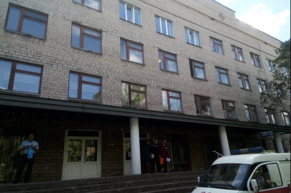Четырёхэтажное здание поликлиники рассчитано на ежедневный приём 375 пациентов Четырёхэтажное здание поликлиники рассчитано на ежедневный приём 375 пациентов