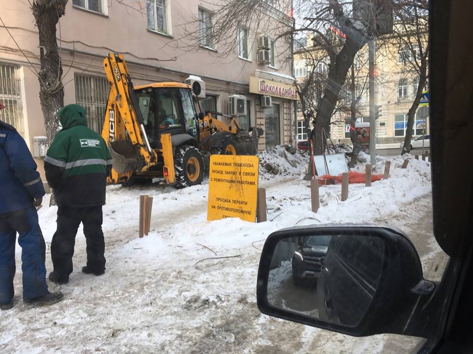 Землю рыл трактор-экскаватор Землю рыл трактор-экскаватор