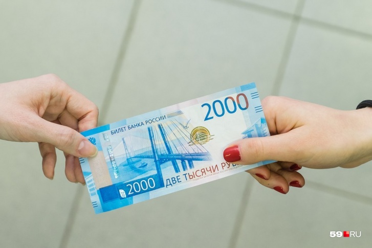 В банках обнаружили 7 поддельных купюр номиналом 2000 рублей 