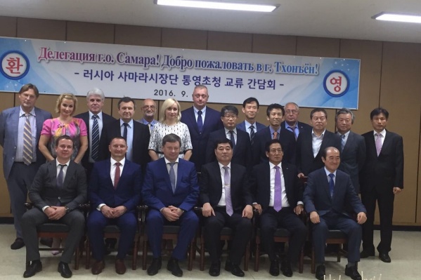 На фото жена экс-мэра Самары Ольга Фурсова стоит в самом центре официальной делегации Самары<br> На фото жена экс-мэра Самары Ольга Фурсова стоит в самом центре официальной делегации Самары<br>