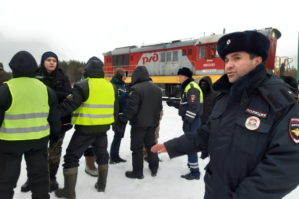 По словам активистов, на станции разгрузили два вагона с углем<br> По словам активистов, на станции разгрузили два вагона с углем<br>