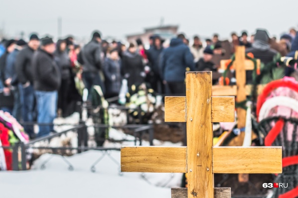 Всего в городе действует 16 кладбищ Всего в городе действует 16 кладбищ
