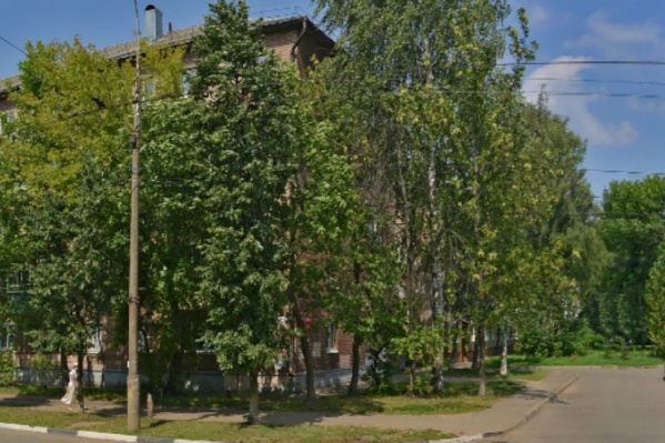 Тело женщины нашли во дворе пятиэтажки на улице Чкалова Тело женщины нашли во дворе пятиэтажки на улице Чкалова