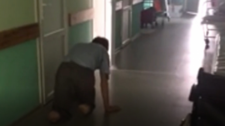 Главный медик Башкирии прокомментировал видео, на котором инвалид ползает по коридорам больницы