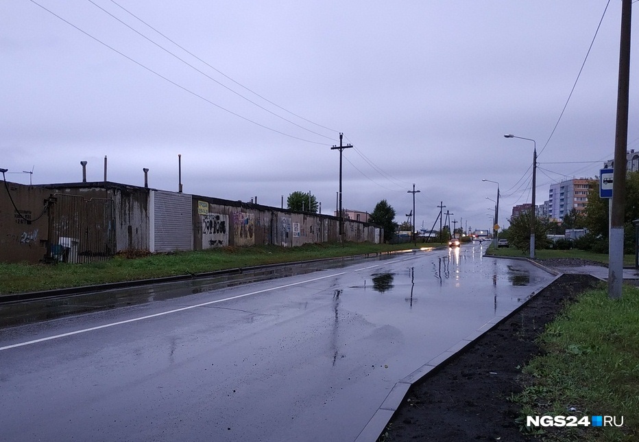 Три дождя красноярск. Магнитогорск лужи. Лужи Красноярск.