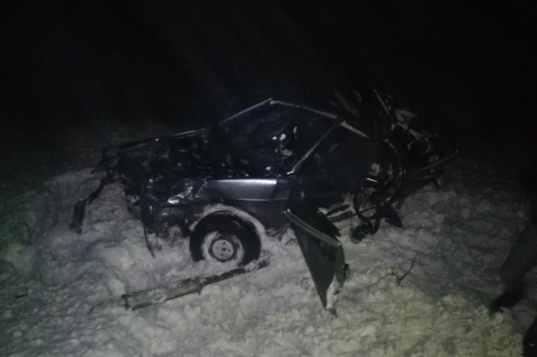 Одна из легковушек превратилась в груду металла Одна из легковушек превратилась в груду металла