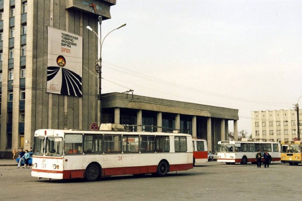 В начале 1970-х появились в Тюмени троллейбусы. Последний раз они вышли в рейс 10 лет тому назад В начале 1970-х появились в Тюмени троллейбусы. Последний раз они вышли в рейс 10 лет тому назад