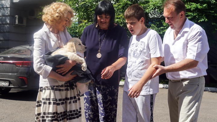 Владимир Путин подарил щенка красноярскому школьнику с аутизмом