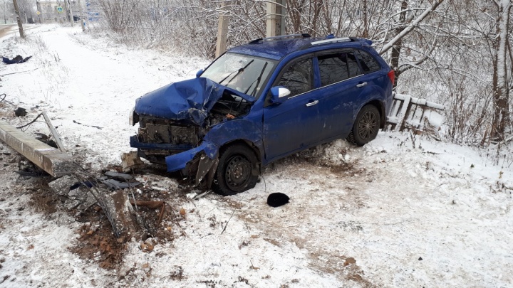 Протащил полицейского на машине и врезался в столб: в Краснокамске задержали пьяного водителя