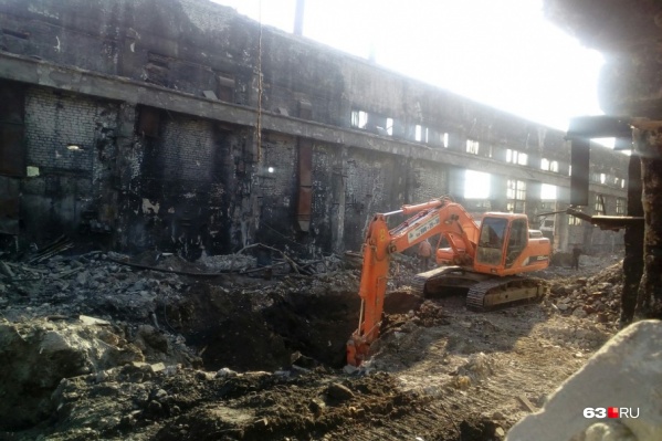 Здания завода клапанов у Хлебной площади <a href="https://63.ru/text/gorod/50714491" target="_blank" class="_">начали сносить</a> в 2017 году Здания завода клапанов у Хлебной площади <a href="https://63.ru/text/gorod/50714491" target="_blank" class="_">начали сносить</a> в 2017 году