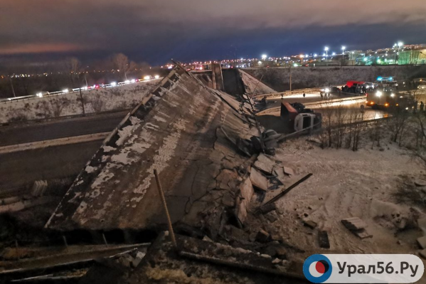 Вид сверху на рухнувший мост Вид сверху на рухнувший мост