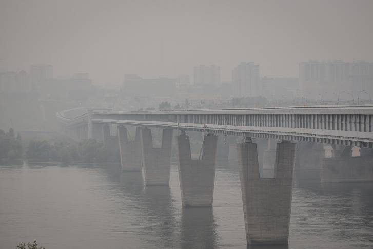 Дым и смог от лесных пожаров в Красноярском крае и Иркутской области появились в Новосибирске 21 июля