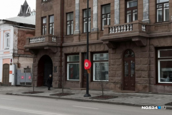 Такие украшения появились к 9 Мая на проспекте Мира Такие украшения появились к 9 Мая на проспекте Мира 