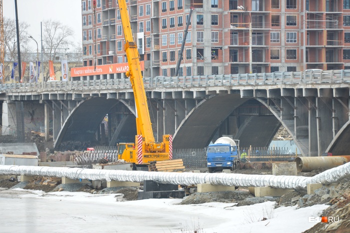 В мае строители начнут устанавливать арку моста со стороны Управления железной дороги В мае строители начнут устанавливать арку моста со стороны Управления железной дороги