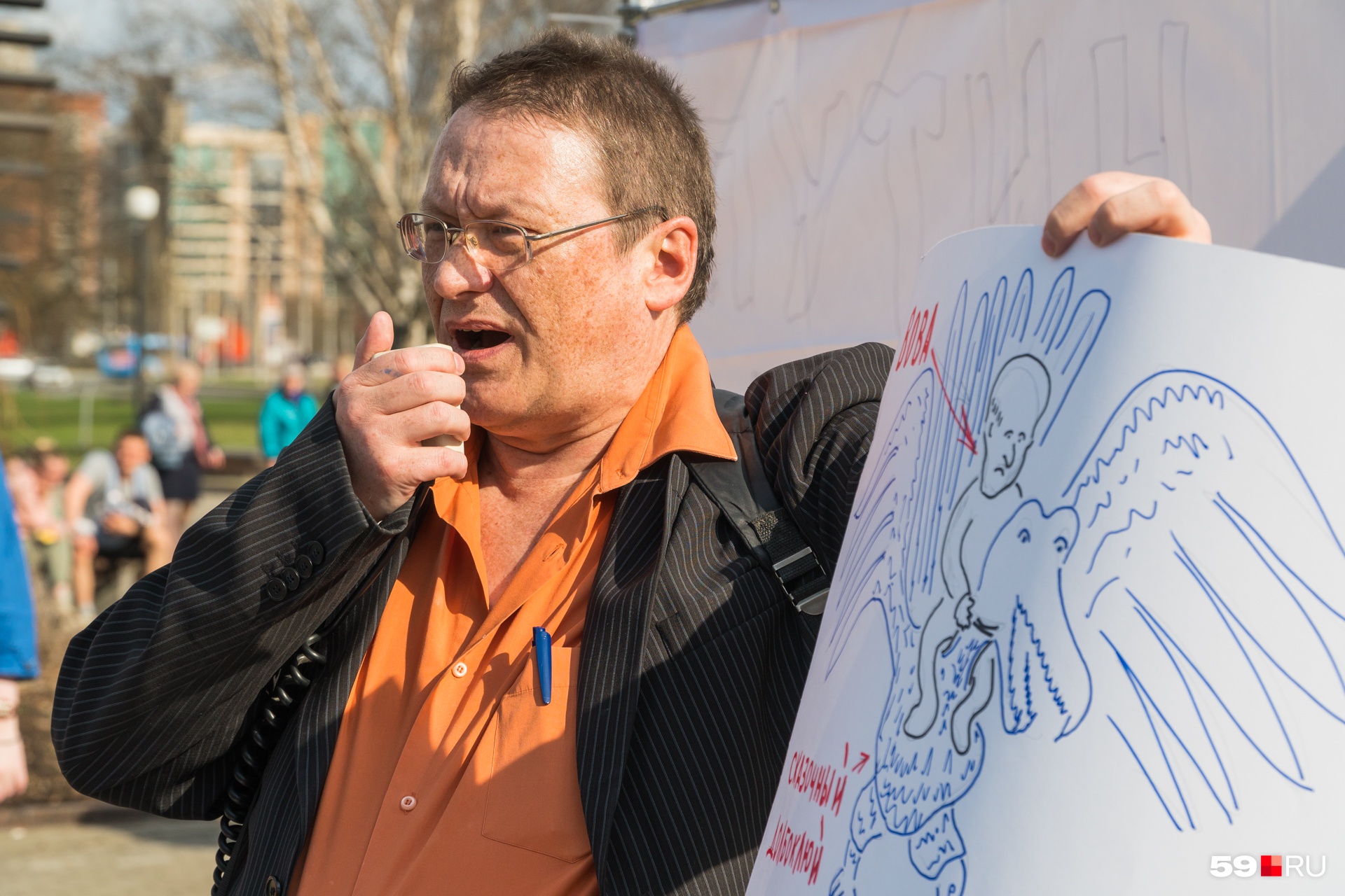 Михаил Касимов призывает участников акции с юмором относиться к действующей власти 