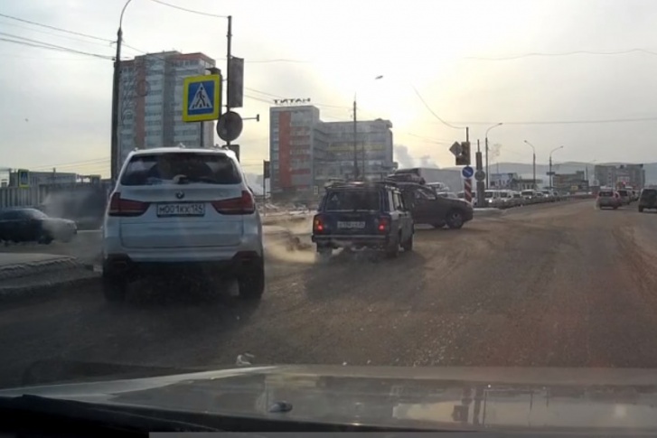 Ещё один водитель-нарушитель попал в объектив камеры видеорегистратора Ещё один водитель-нарушитель попал в объектив камеры видеорегистратора