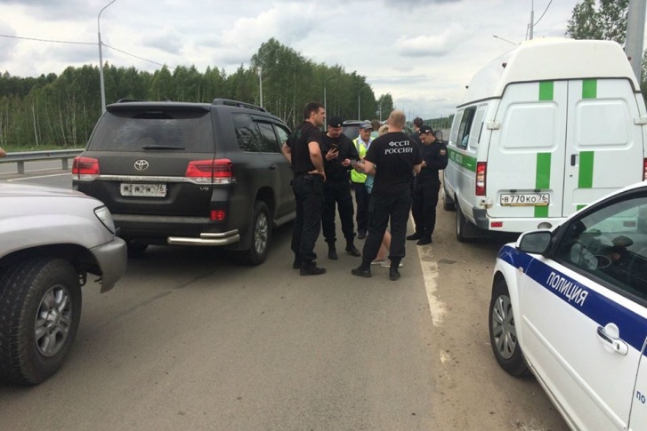 Полицейские и приставы ловили должников Полицейские и приставы ловили должников