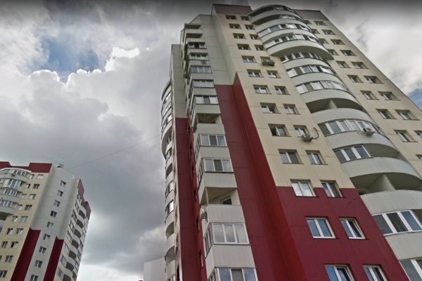 Травмы от падения с верхнего этажа оказались несовместимыми с жизнью. Девочка погибла Травмы от падения с верхнего этажа оказались несовместимыми с жизнью. Девочка погибла