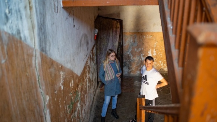 «Здесь хуже, чем в тюрьме»: как в Ярославле люди выживают в доме без тепла, газа и воды