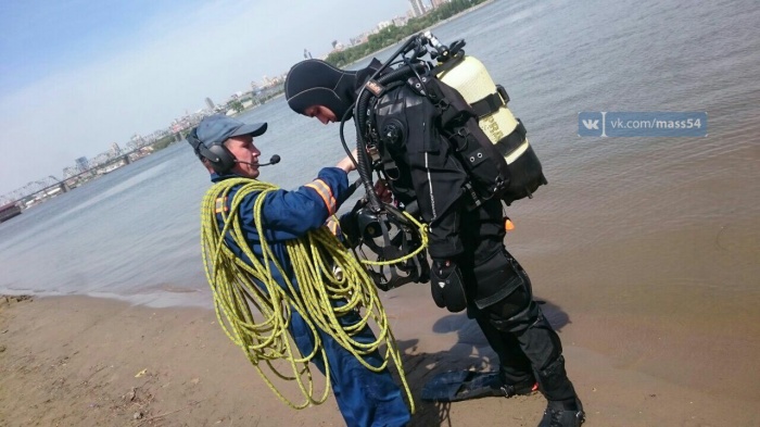 Водолаз Муниципальной аварийно-спасательной службы Водолаз Муниципальной аварийно-спасательной службы