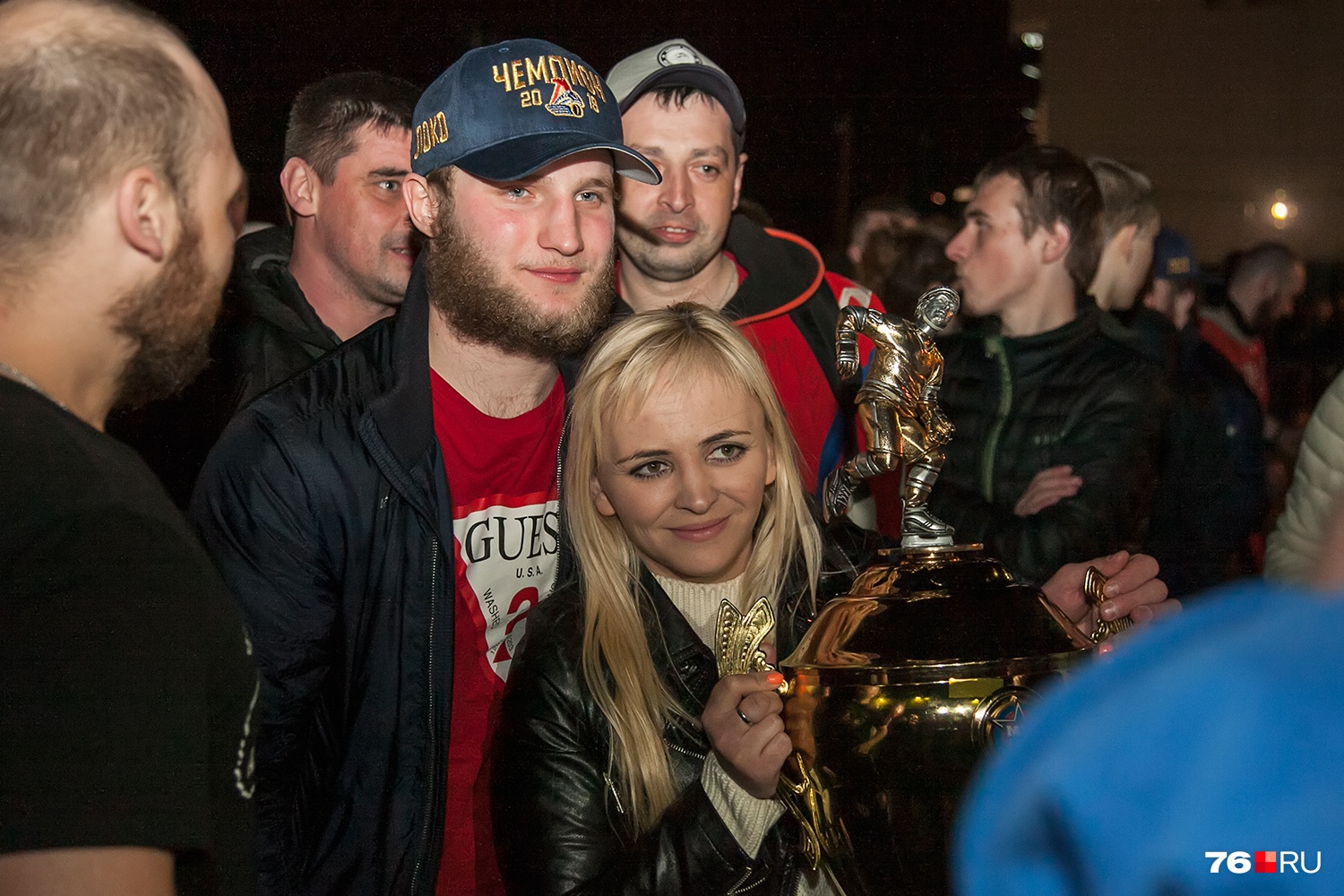 Сфотографироваться с чемпионами хотелось каждому из пришедших Сфотографироваться с чемпионами хотелось каждому из пришедших
