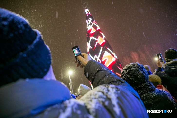 На главной городской елке горожан ждет новогоднее шоу На главной городской елке горожан ждет новогоднее шоу