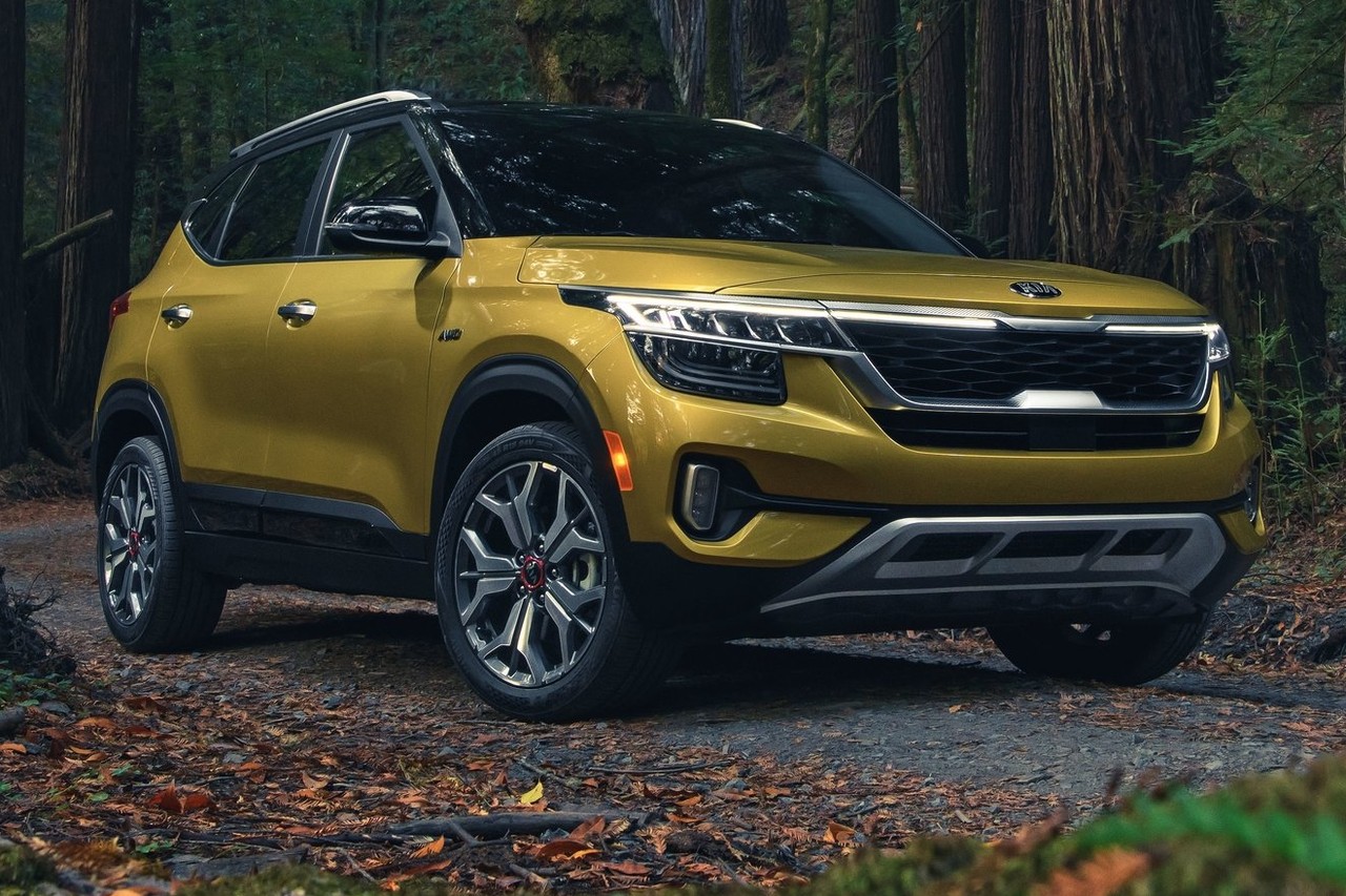 Первым на рынок выйдет KIA Seltos 2.0 с вариатором и ценой от 1,35 миллиона рублей, а более доступные версии появятся позже Первым на рынок выйдет KIA Seltos 2.0 с вариатором и ценой от 1,35 миллиона рублей, а более доступные версии появятся позже