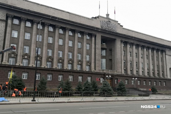 Всего будет высажено 40 елей Всего будет высажено 40 елей 